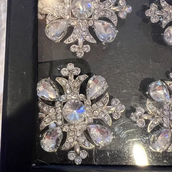 TAHARI HOME RHINESTONE NAPKIN RING SET flower snowflakeCrystal Silver Jeweled - Picture 2 of 5